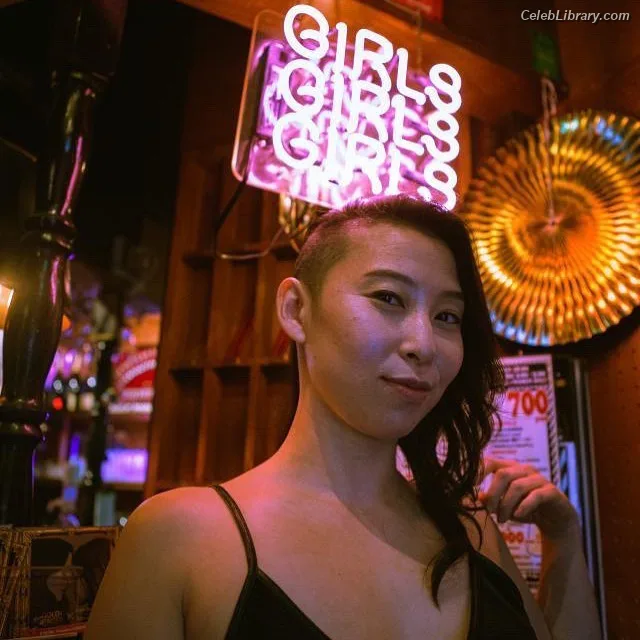 Erika Ishii photo 1 of 333