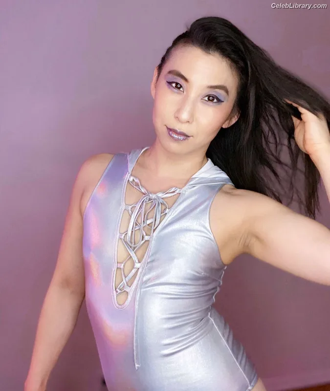 Erika Ishii photo 7 of 333