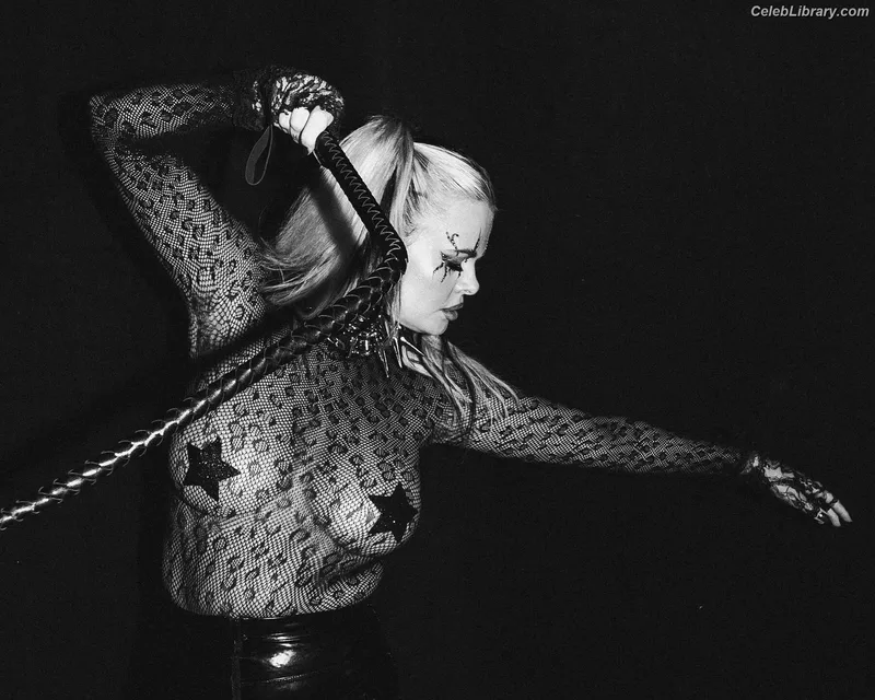 Erika Vikman photo 19 of 61