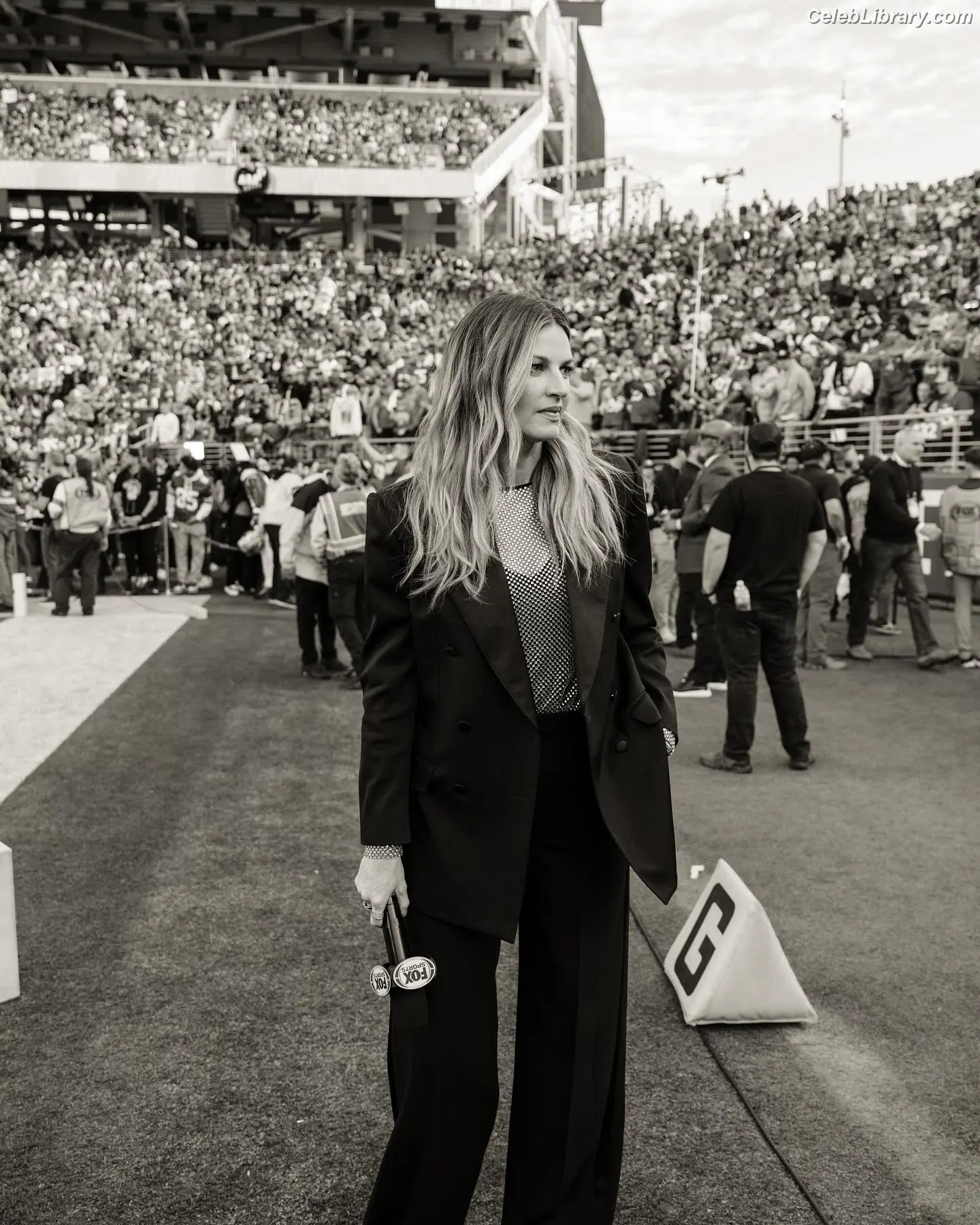 Erin Andrews photo 3 of 161