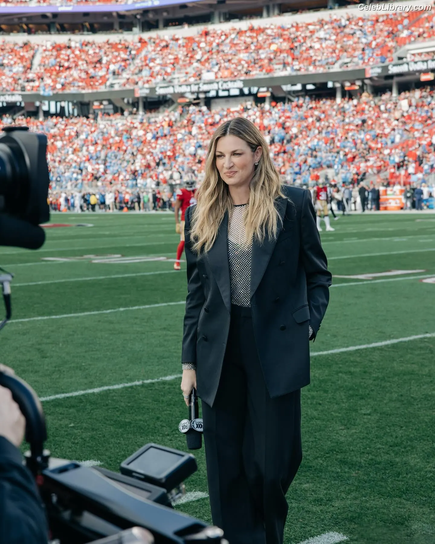 Erin Andrews photo 6 of 161