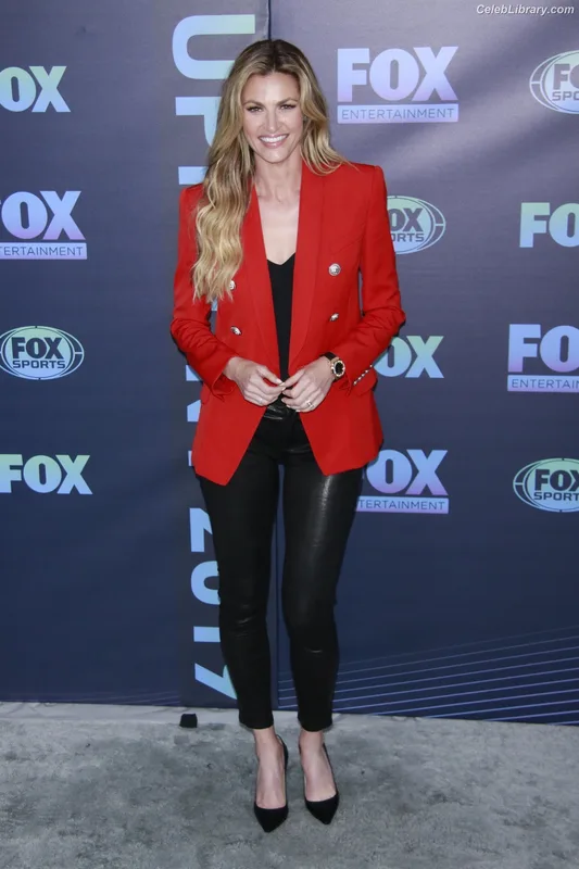 Erin Andrews photo 4 of 162