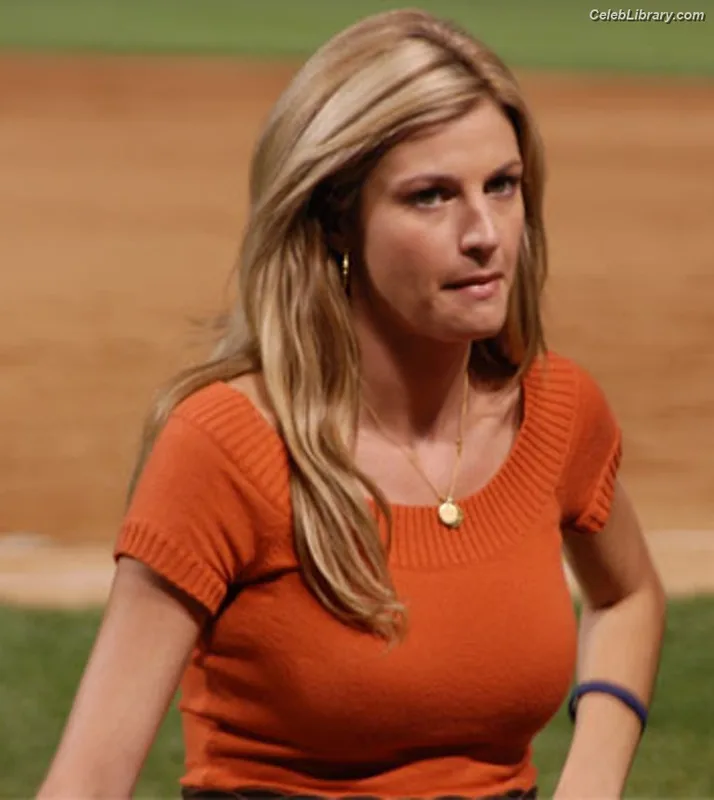 Erin Andrews photo 8 of 162