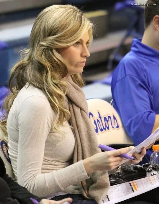 Erin Andrews photo 13 of 162
