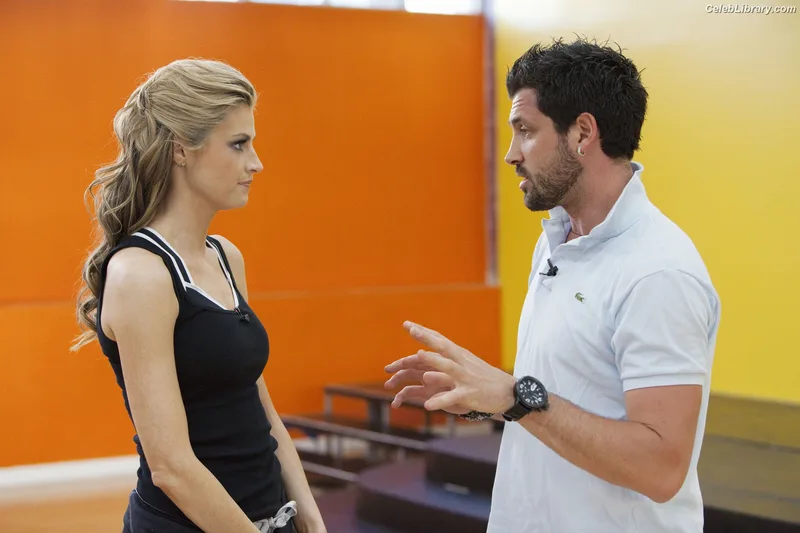 Erin Andrews photo 1 of 162