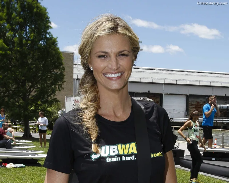 Erin Andrews photo 13 of 162