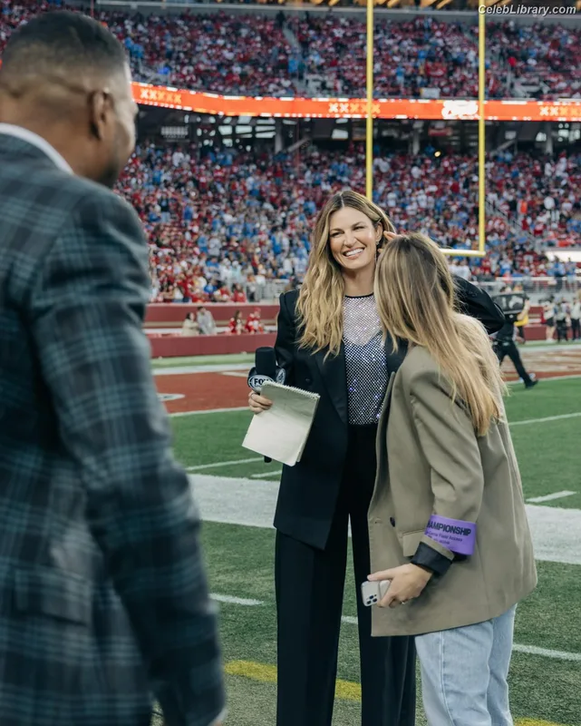 Erin Andrews photo 2 of 162