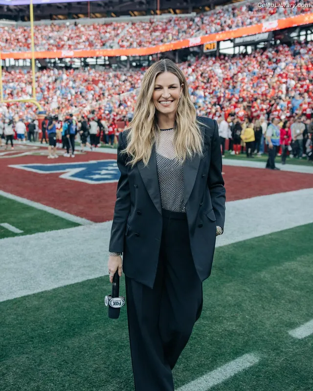 Erin Andrews photo 5 of 162