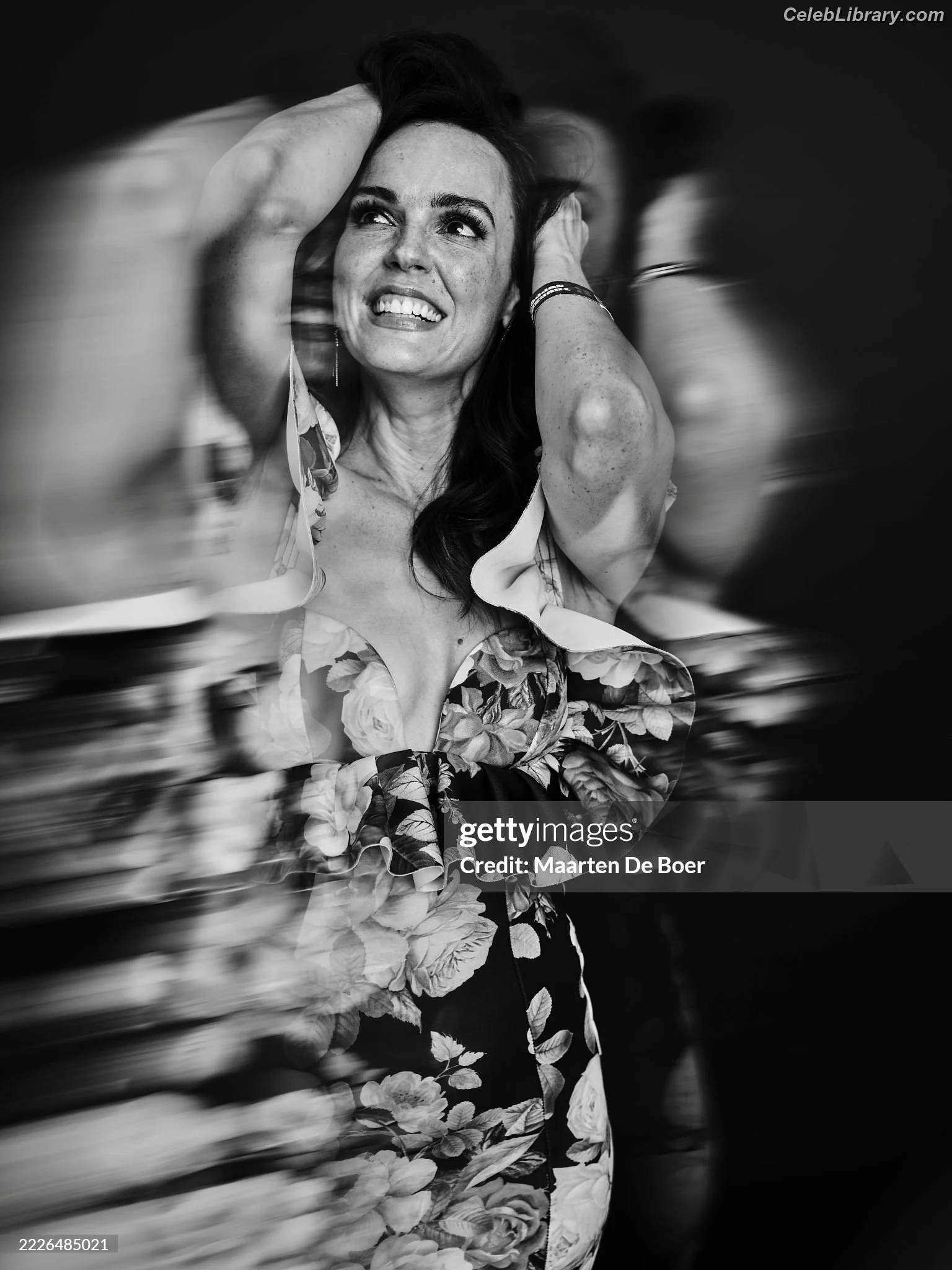 Erin Cahill photo 9 of 138