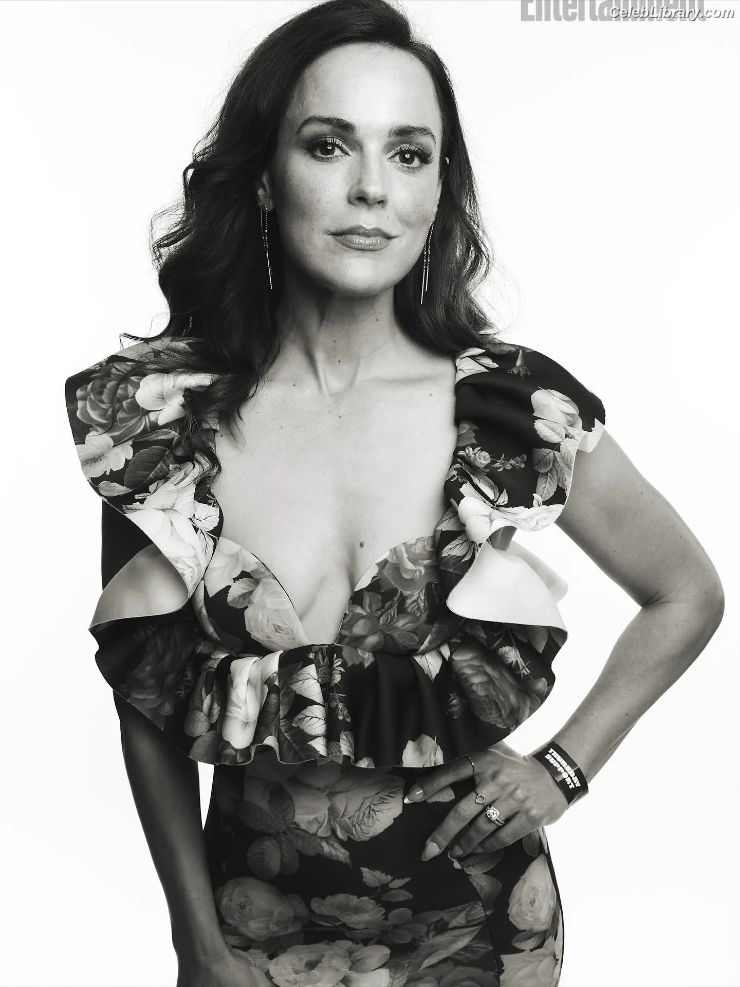 Erin Cahill photo 4 of 138