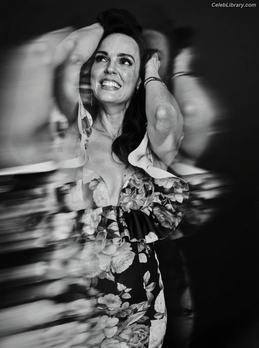 Erin Cahill photo 22 of 138