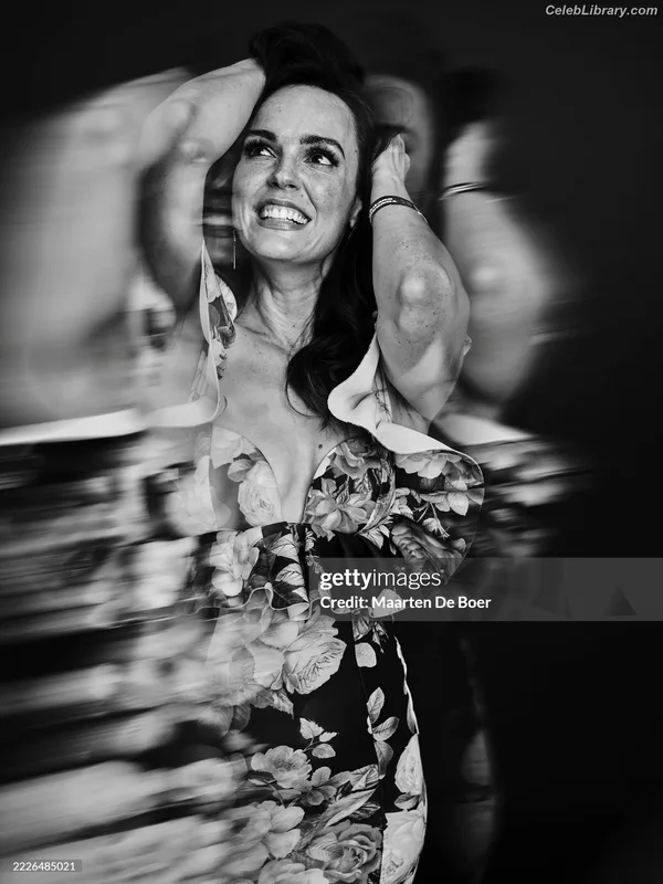 Erin Cahill photo 9 of 139