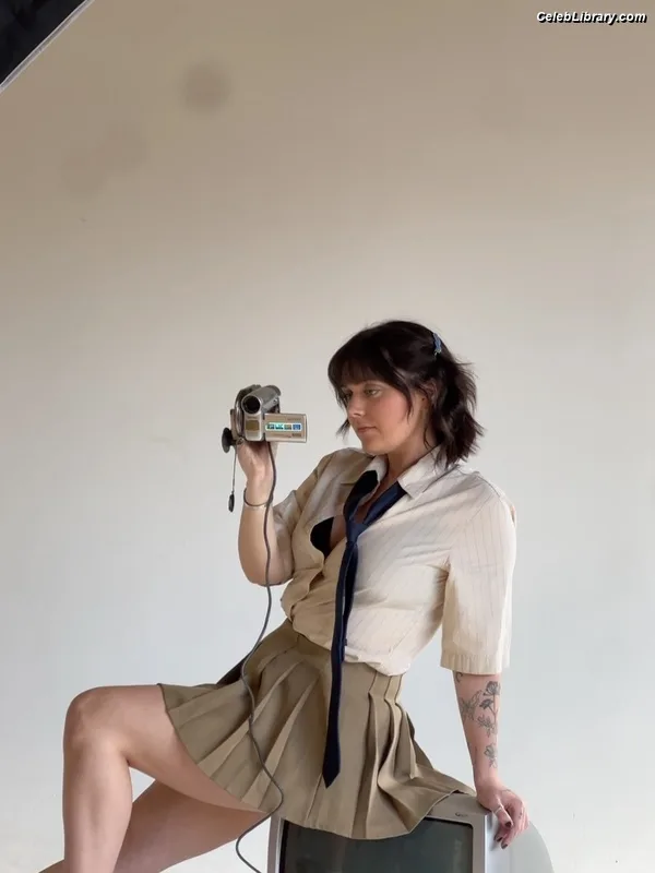 Erin Dougal photo 8 of 406
