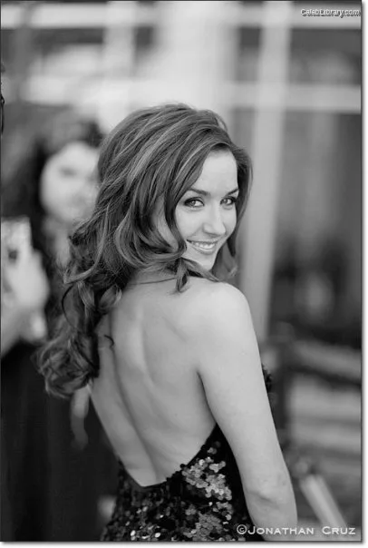 Erin Karpluk photo 5 of 18