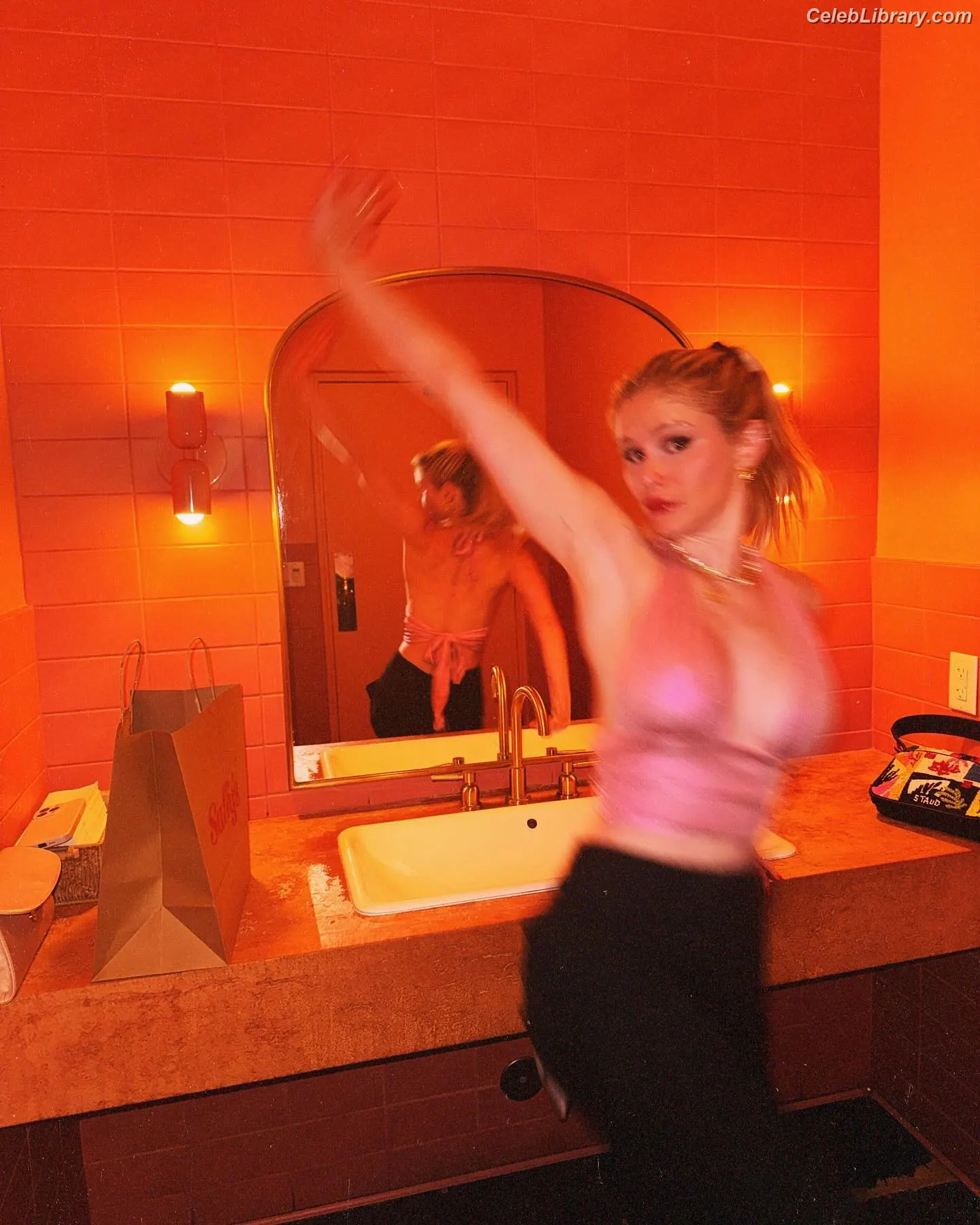 Erin Moriarty photo 21 of 978