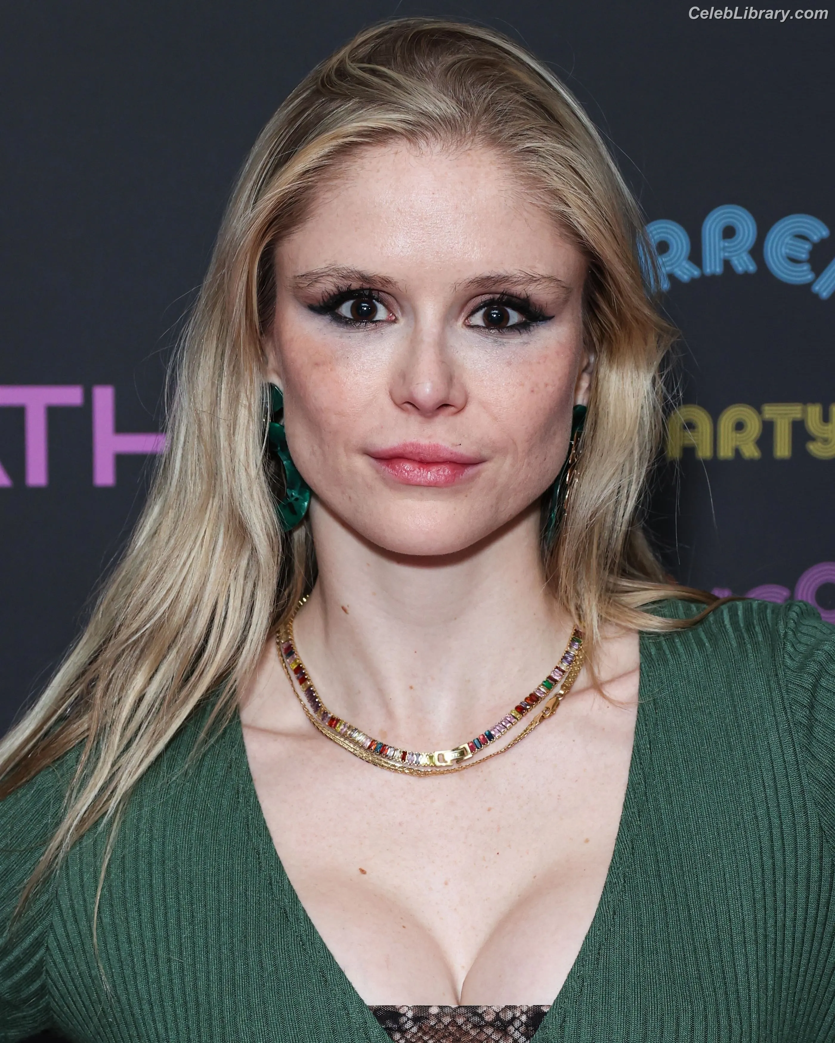 Erin Moriarty photo 5 of 978