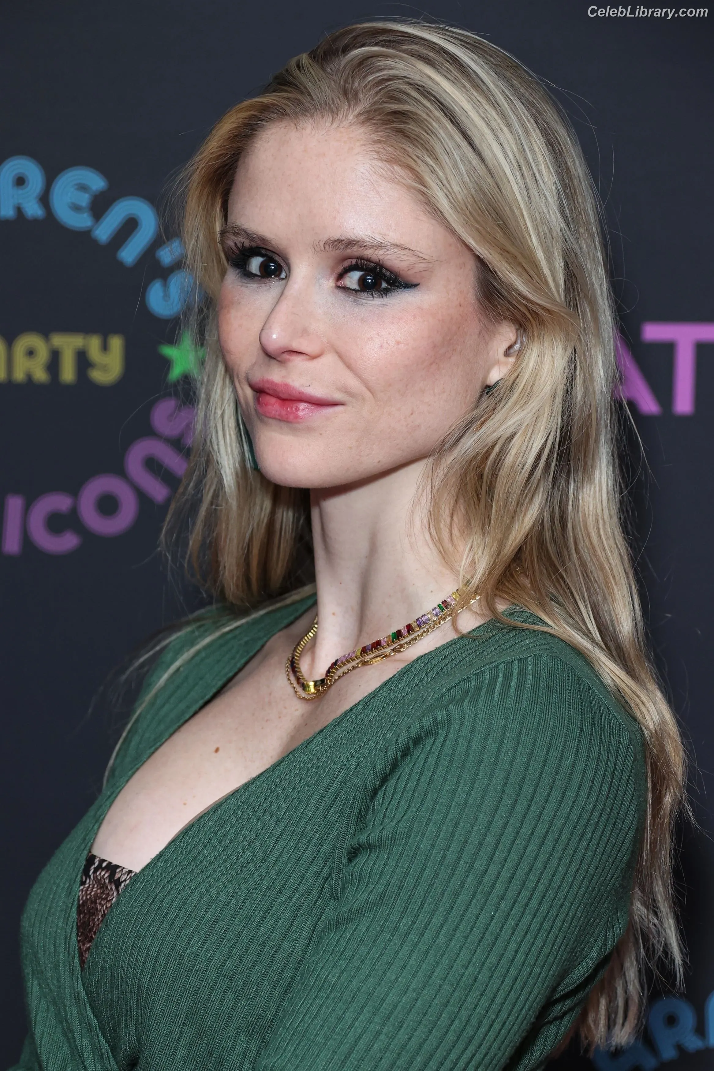 Erin Moriarty photo 8 of 978