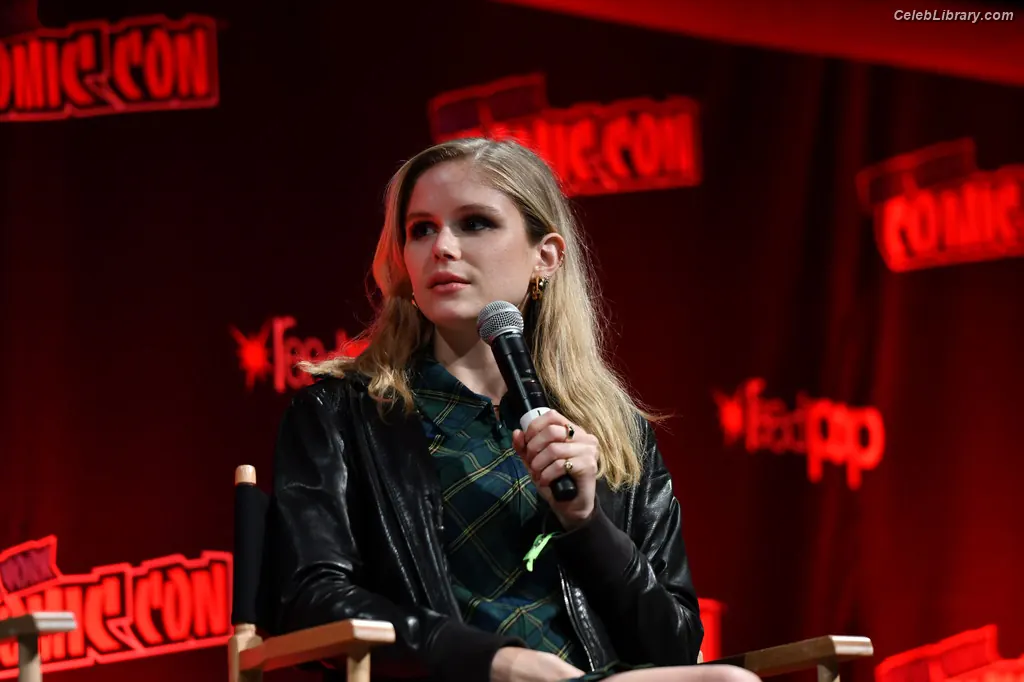 Erin Moriarty photo 13 of 978
