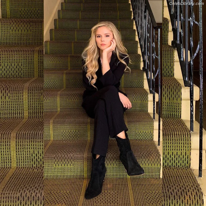 Erin Moriarty photo 17 of 978