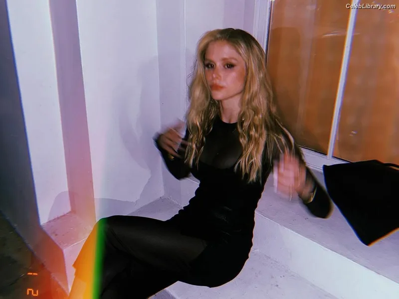 Erin Moriarty photo 21 of 978
