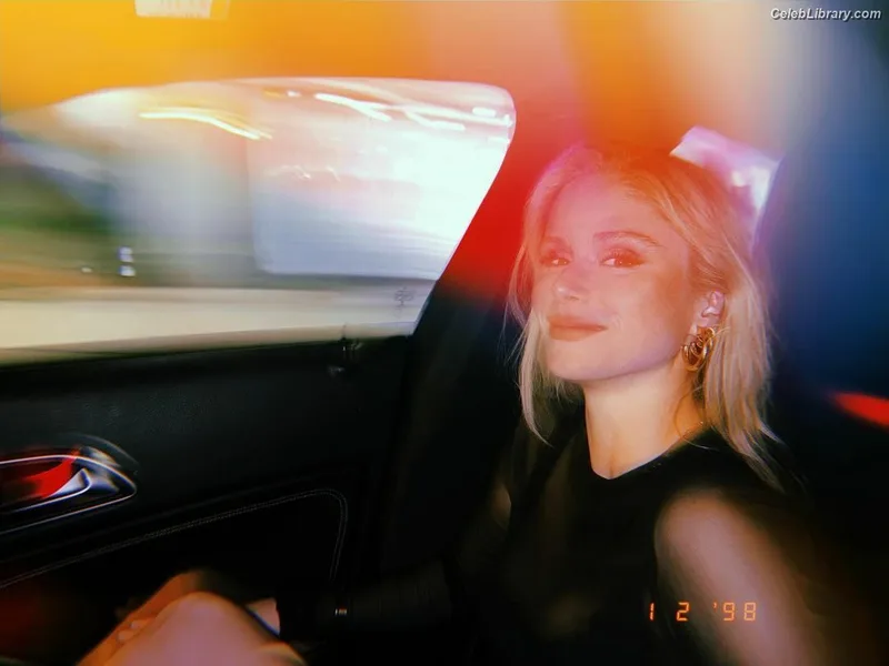 Erin Moriarty photo 24 of 978