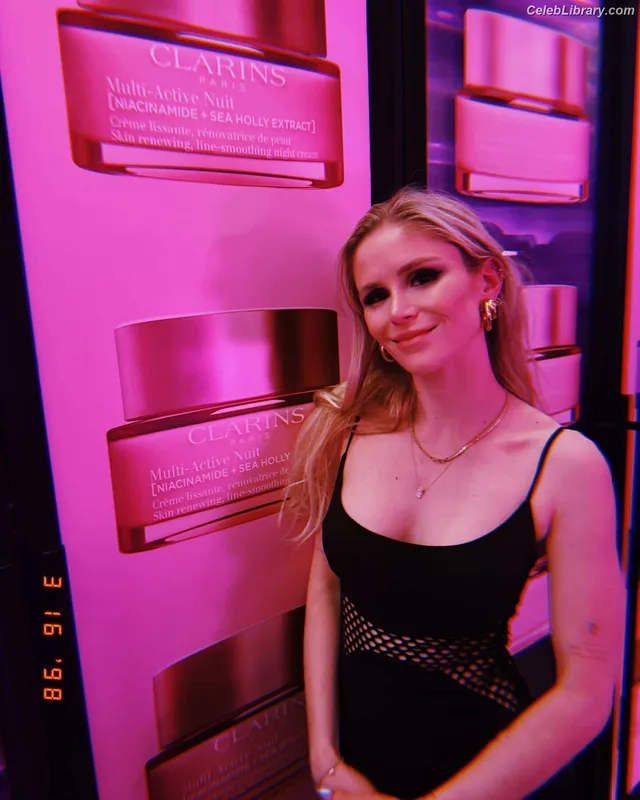 Erin Moriarty photo 3 of 978