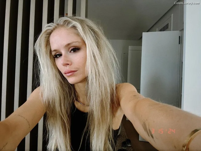 Erin Moriarty photo 6 of 978