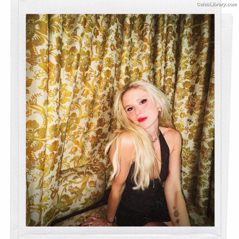 Erin Moriarty photo 13 of 978