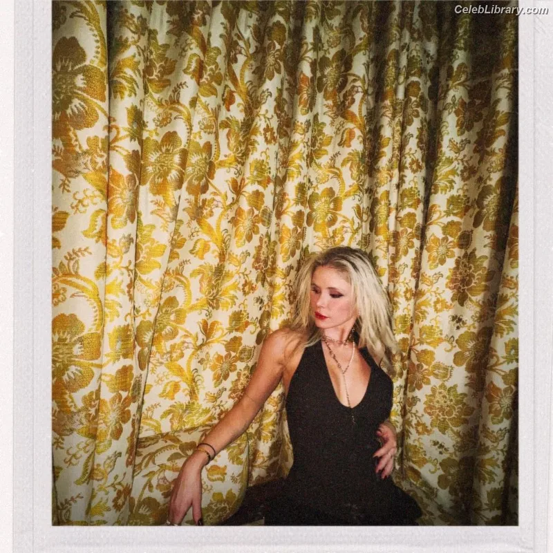 Erin Moriarty photo 14 of 978