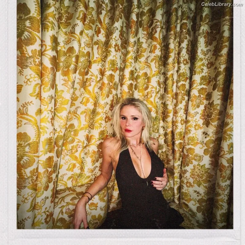 Erin Moriarty photo 15 of 978
