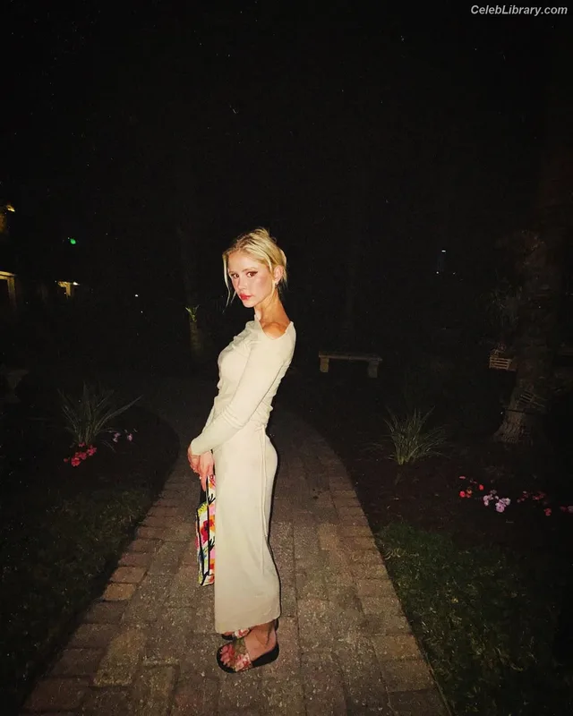Erin Moriarty photo 17 of 978