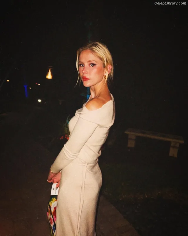 Erin Moriarty photo 18 of 978