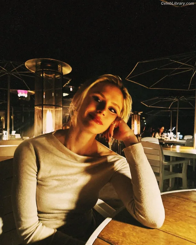 Erin Moriarty photo 19 of 978