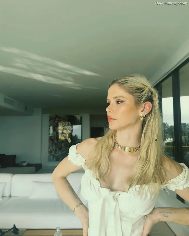 Erin Moriarty photo 13 of 978