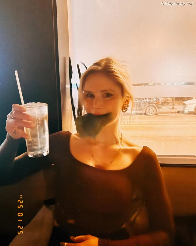 Erin Moriarty photo 24 of 978