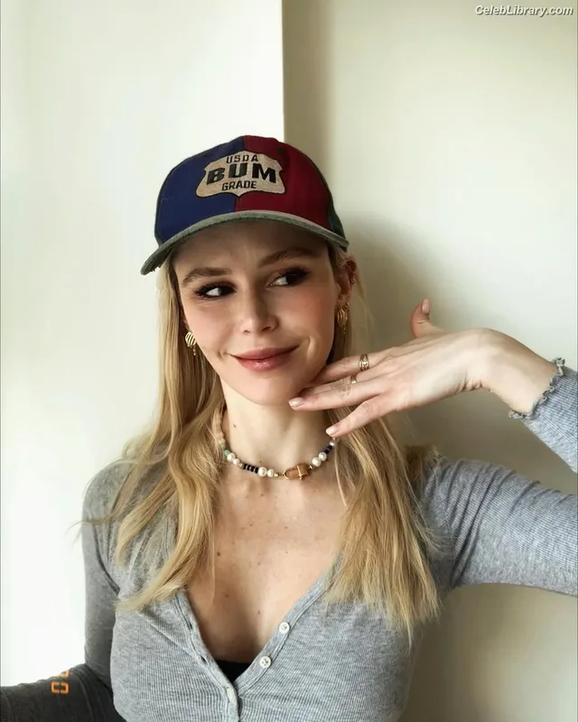 Erin Moriarty photo 6 of 978