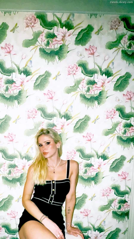 Erin Moriarty photo 5 of 978