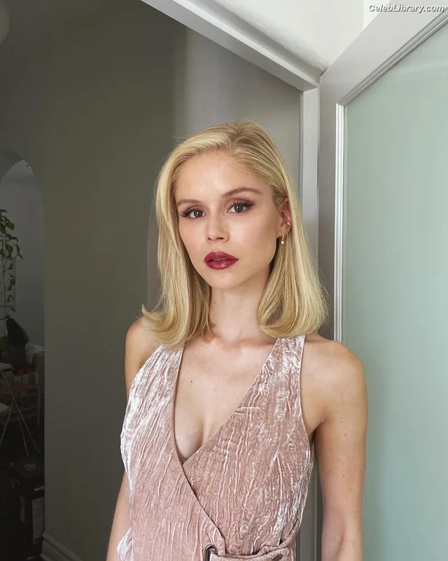 Erin Moriarty photo 11 of 978