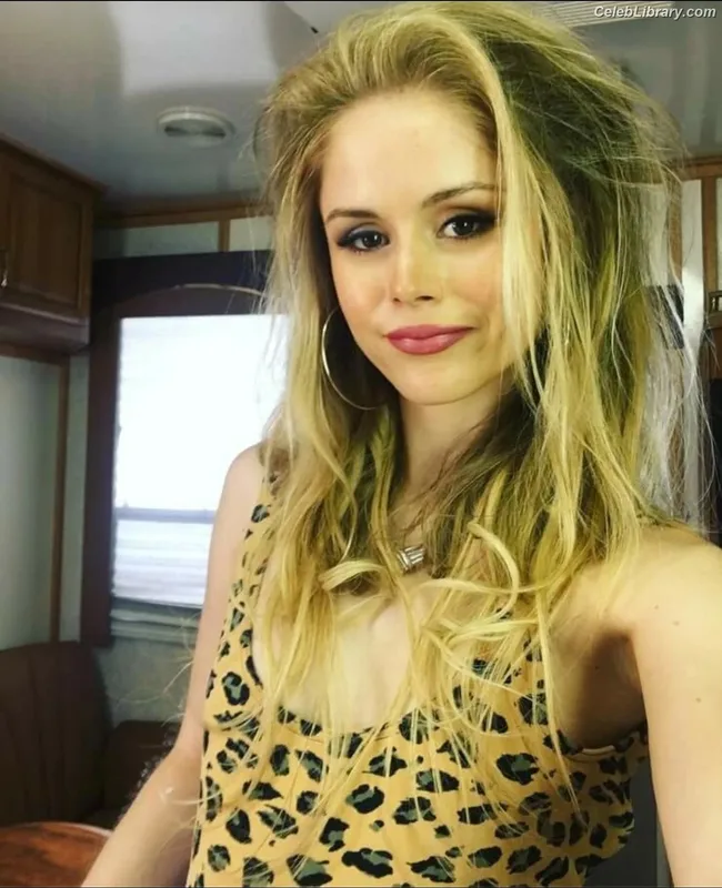 Erin Moriarty photo 3 of 978