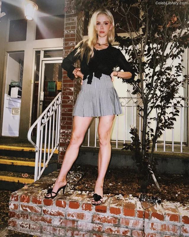Erin Moriarty photo 10 of 978