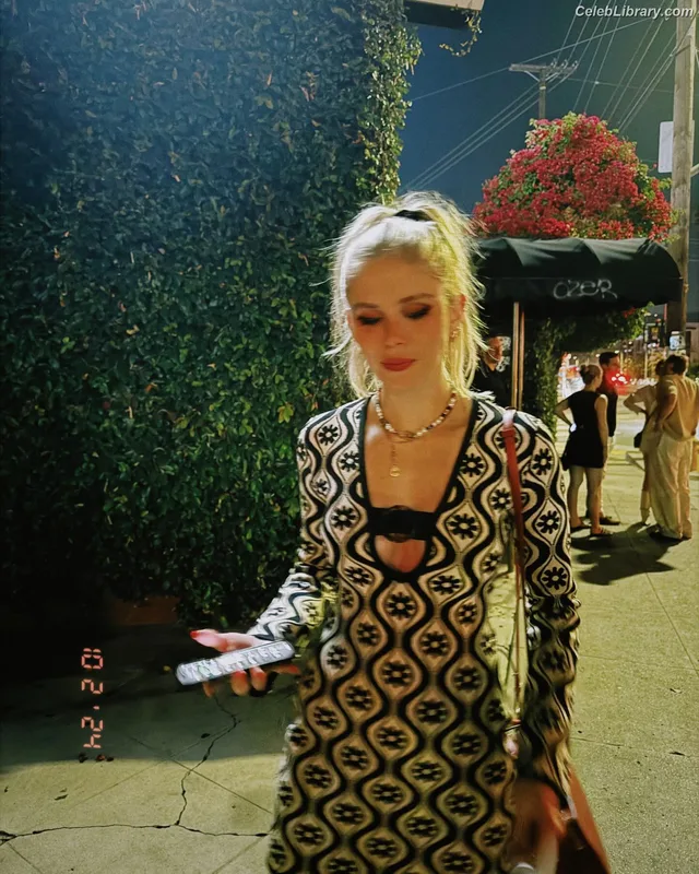 Erin Moriarty photo 17 of 978