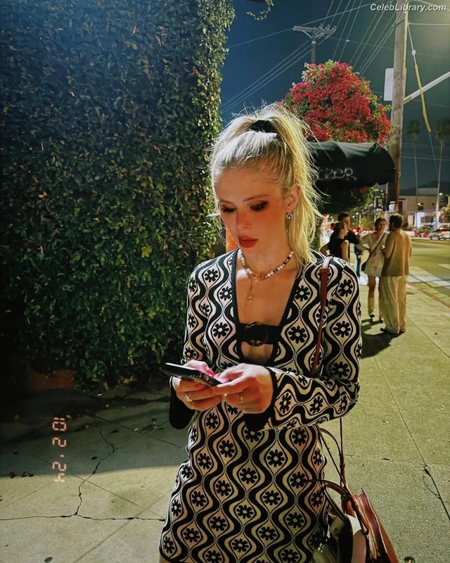 Erin Moriarty photo 19 of 978