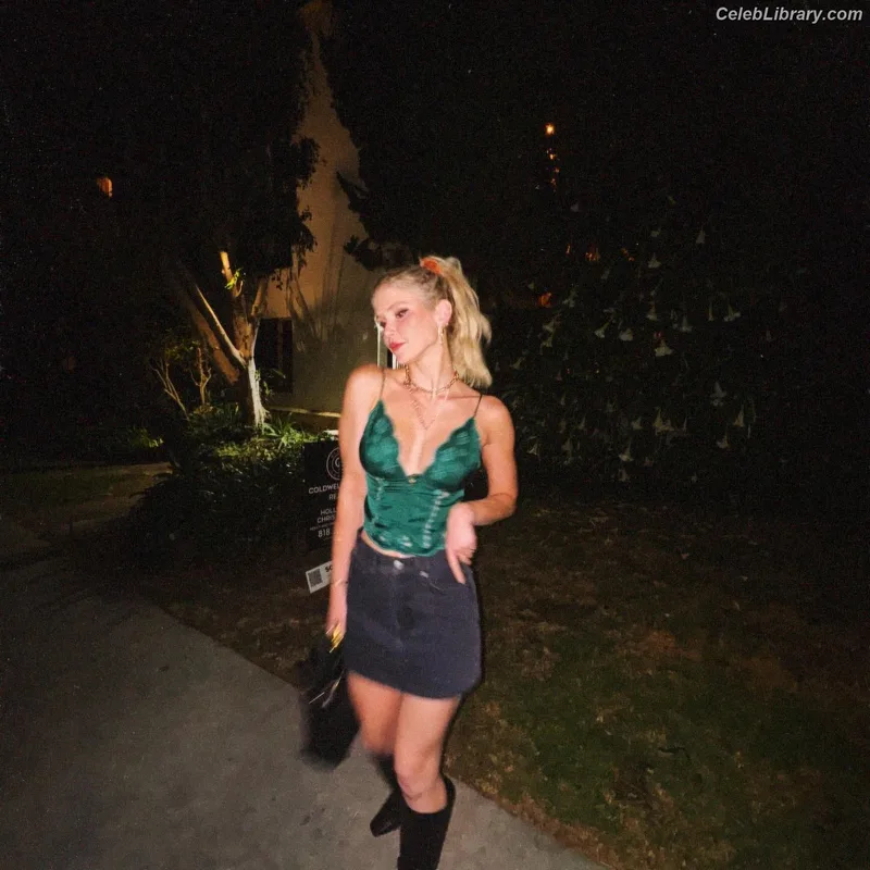 Erin Moriarty photo 4 of 978