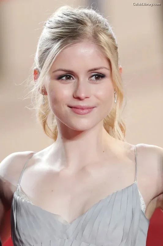 Erin Moriarty photo 10 of 978