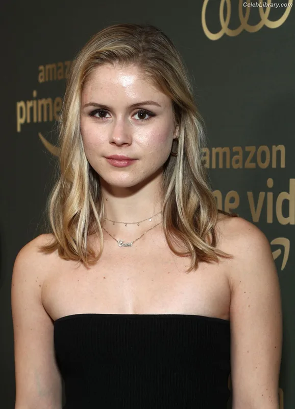 Erin Moriarty photo 19 of 978