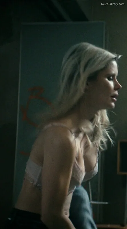 Erin Moriarty photo 14 of 978
