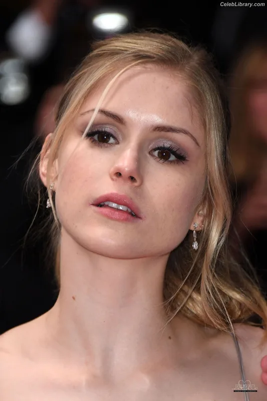 Erin Moriarty photo 6 of 978