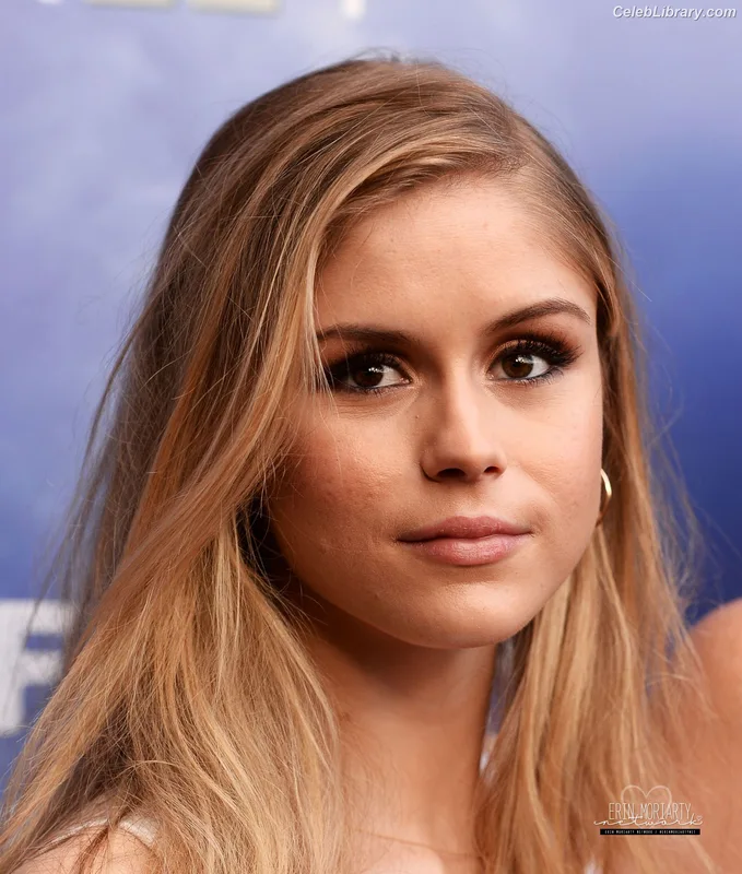 Erin Moriarty photo 7 of 978