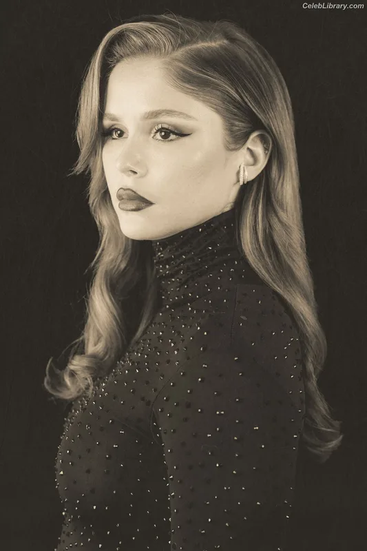 Erin Moriarty photo 19 of 978