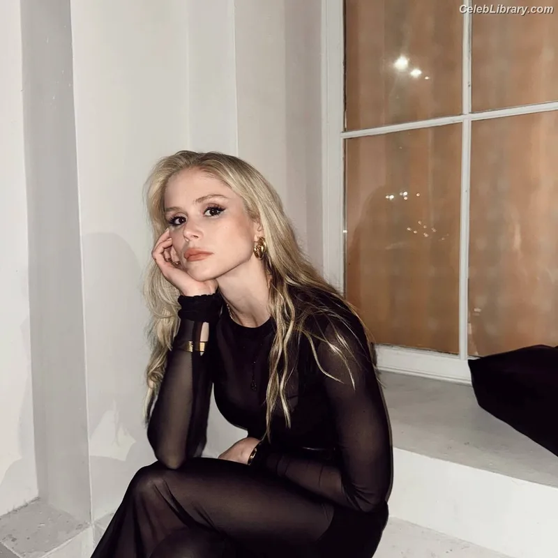 Erin Moriarty photo 24 of 978